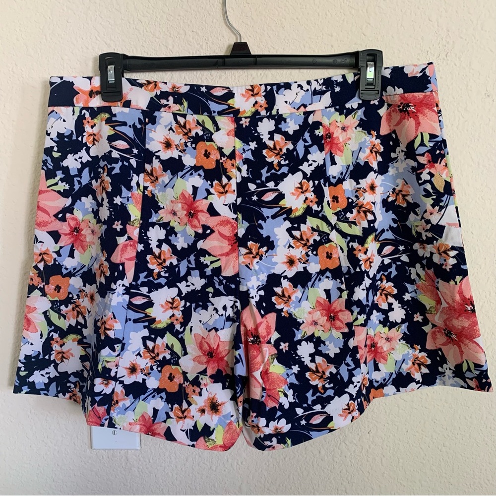 NWOT New York & Company Floral Shorts - Picture 2 of 11